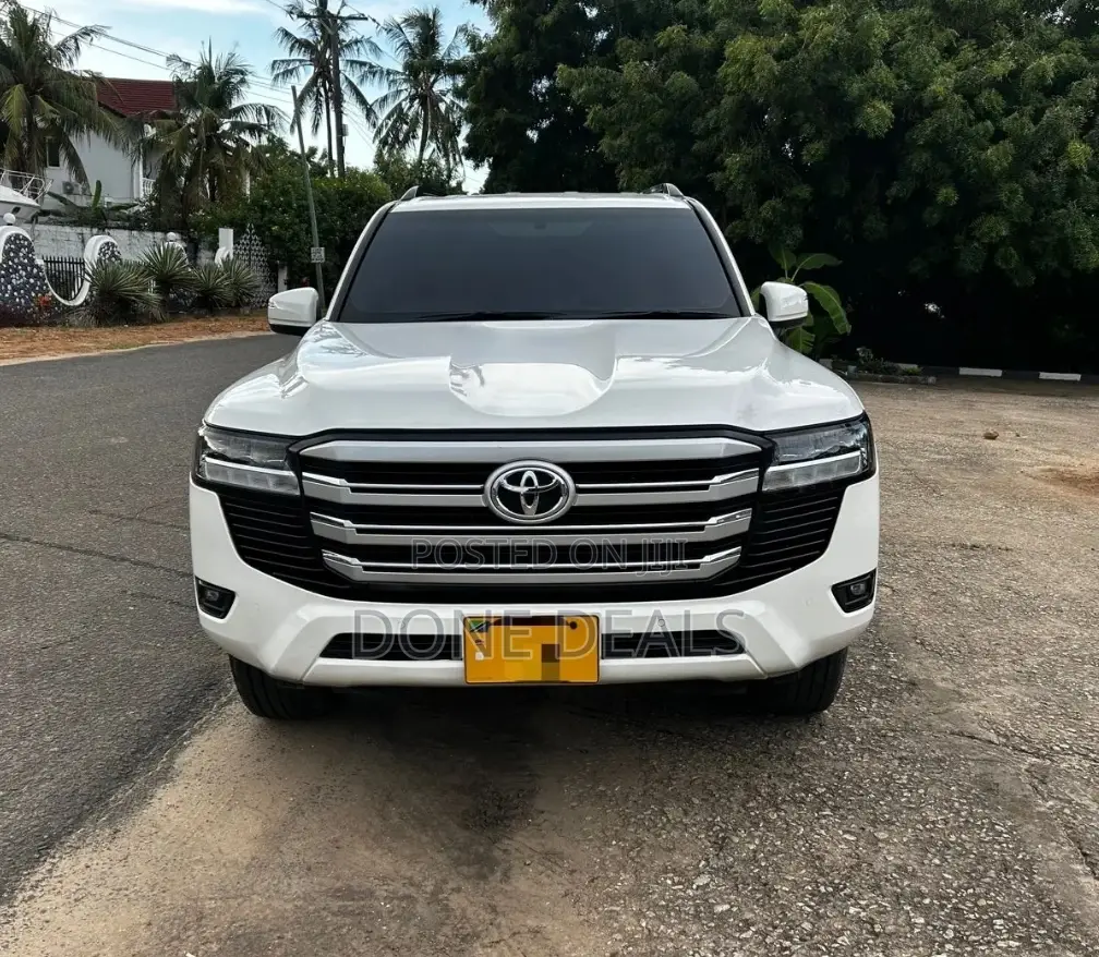 Toyota Land Cruiser 2022 White