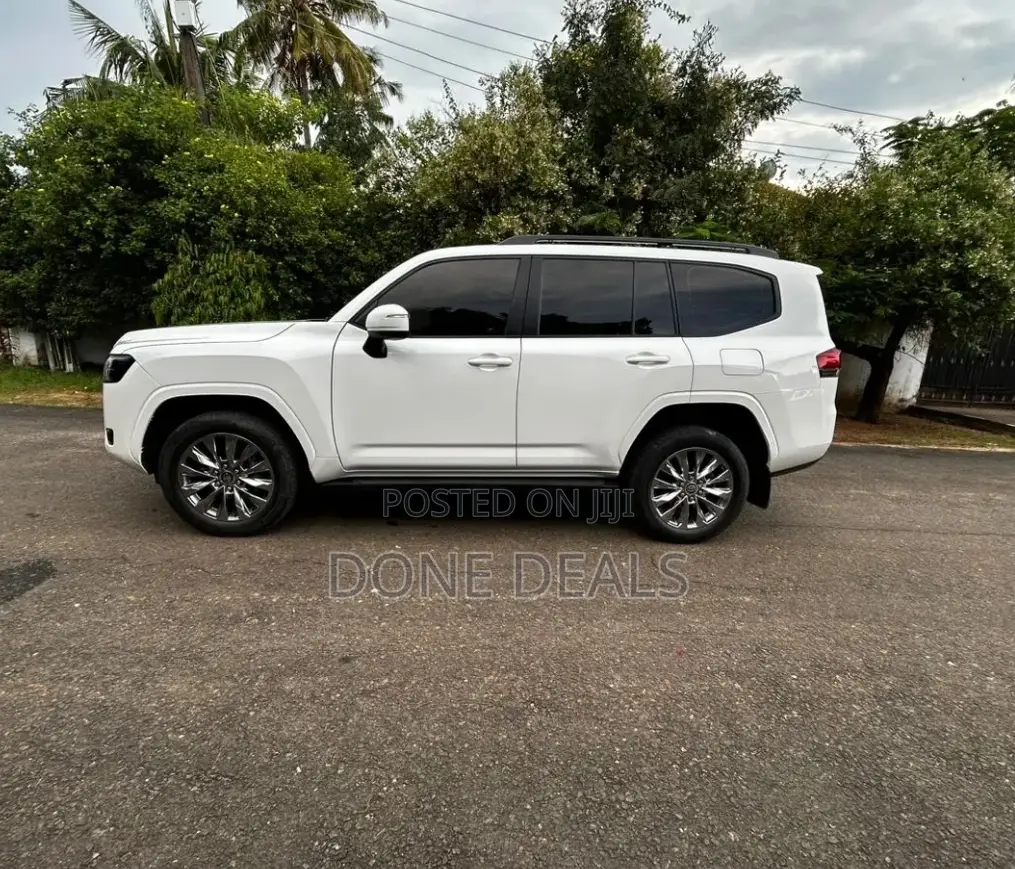 Toyota Land Cruiser 2022 White