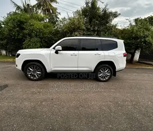 Toyota Land Cruiser 2022 White
