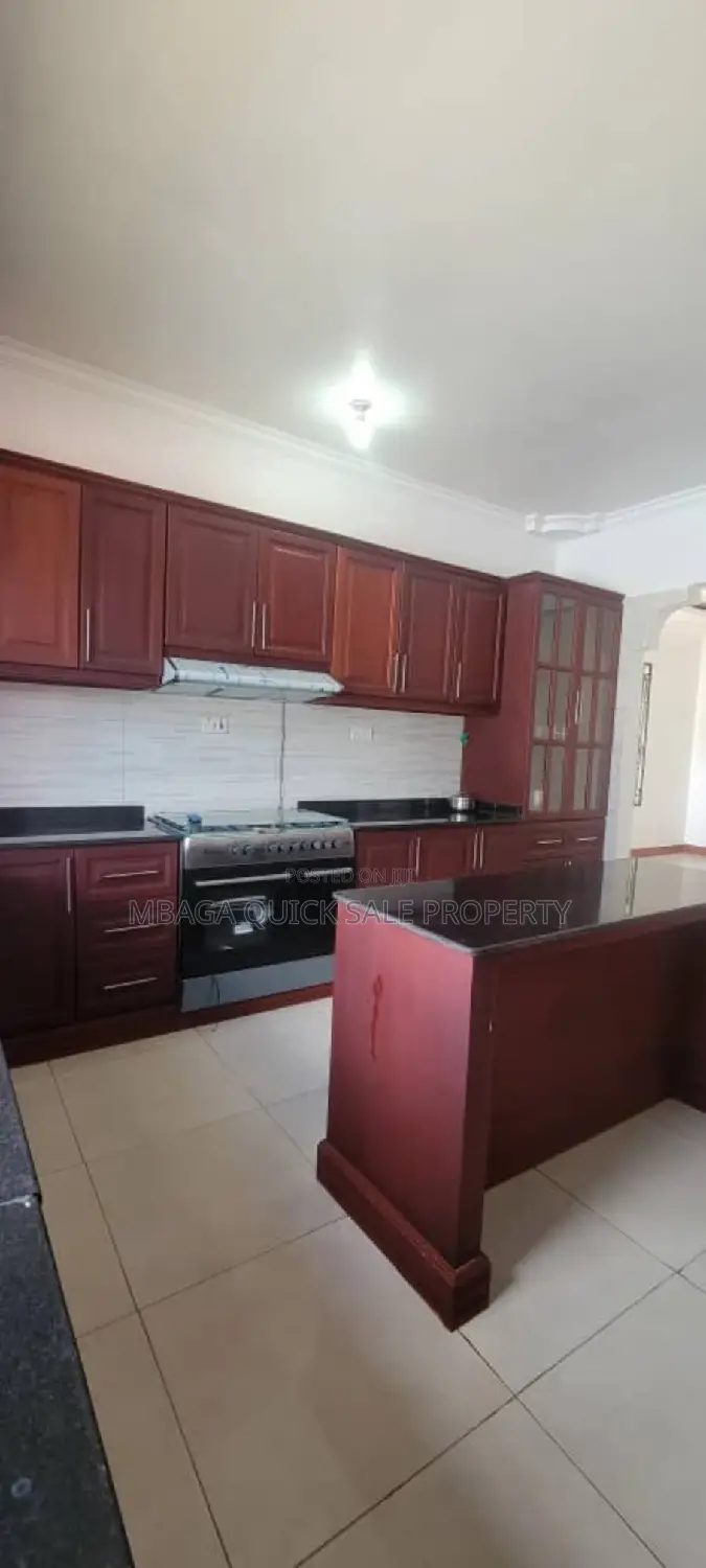 5bdrm House in Tegeta Contena, Bunju for sale