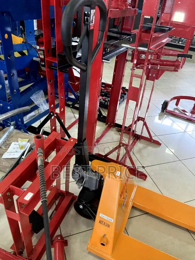 2500kg Hand Pallet Truck