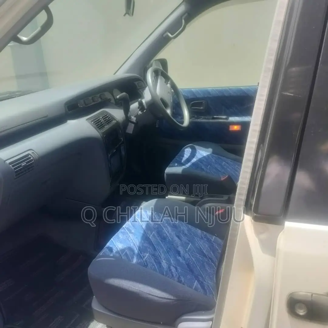 Toyota Noah 2001 White