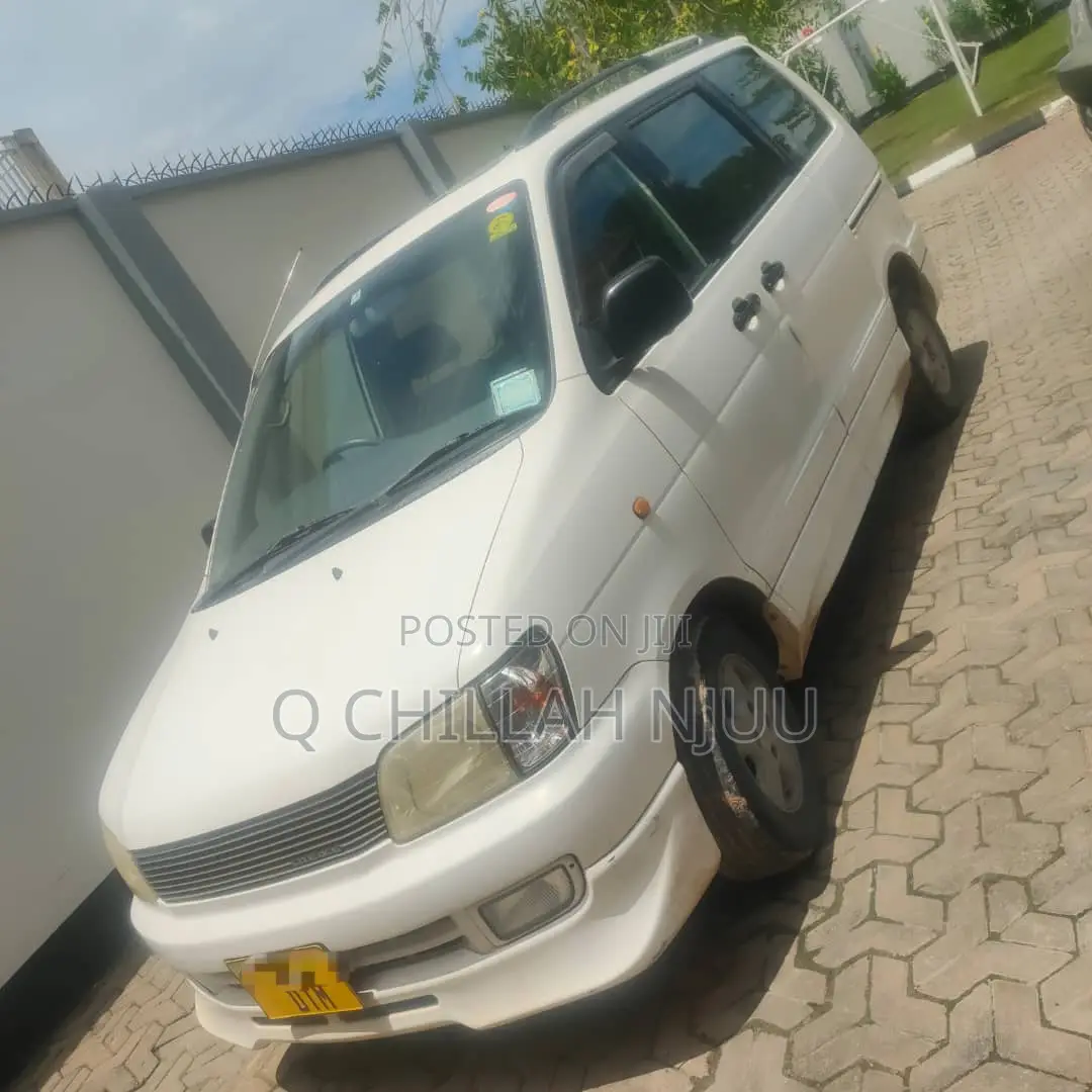 Toyota Noah 2001 White
