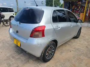 Toyota Vitz 1.3 FWD 5dr 2005 Silver