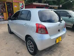 Toyota Vitz 1.3 FWD 5dr 2005 Silver