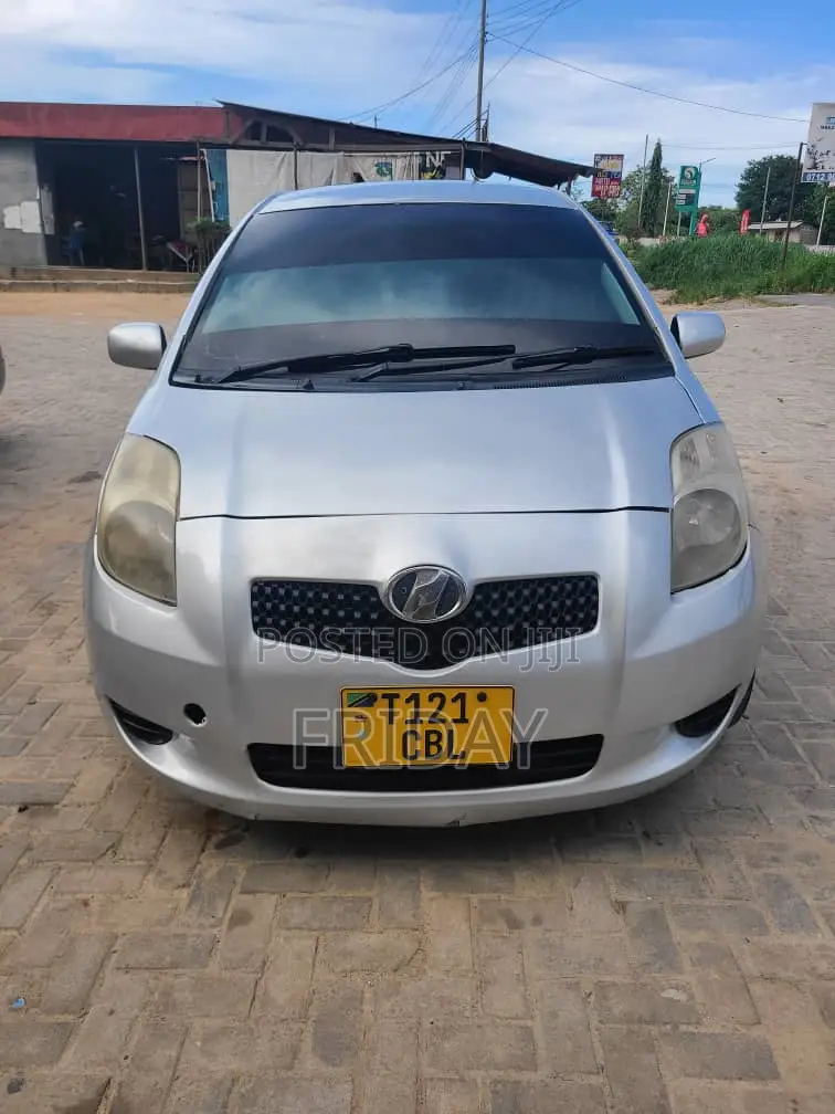 Toyota Vitz 1.3 FWD 5dr 2005 Silver