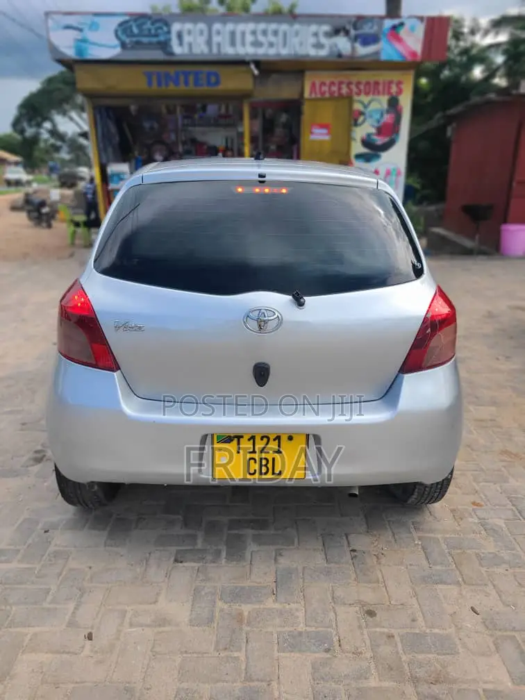 Toyota Vitz 1.3 FWD 5dr 2005 Silver