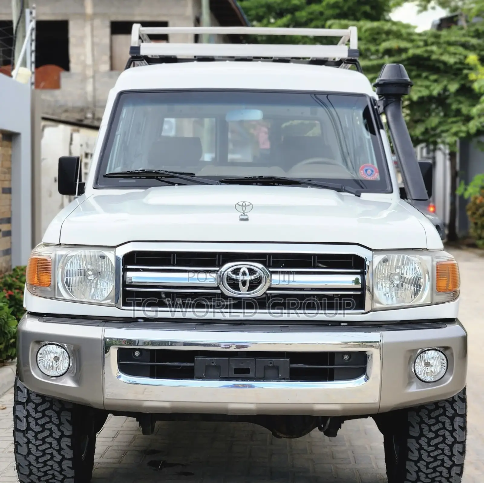 Toyota Land Cruiser 2016 White