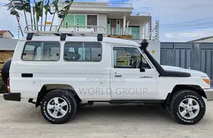 Toyota Land Cruiser 2016 White