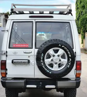 Toyota Land Cruiser 2016 White