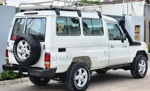 Toyota Land Cruiser 2011 White