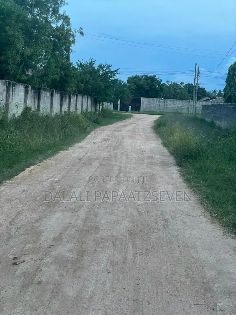 Eneo Lenye Ukubwa Wa SQMT 4900 Linauzwa Lipo Kunduchi Beach