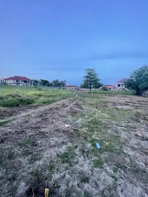 Eneo Lenye Ukubwa Wa SQMT 4900 Linauzwa Lipo Kunduchi Beach