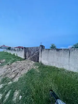 Eneo Lenye Ukubwa Wa SQMT 4900 Linauzwa Lipo Kunduchi Beach