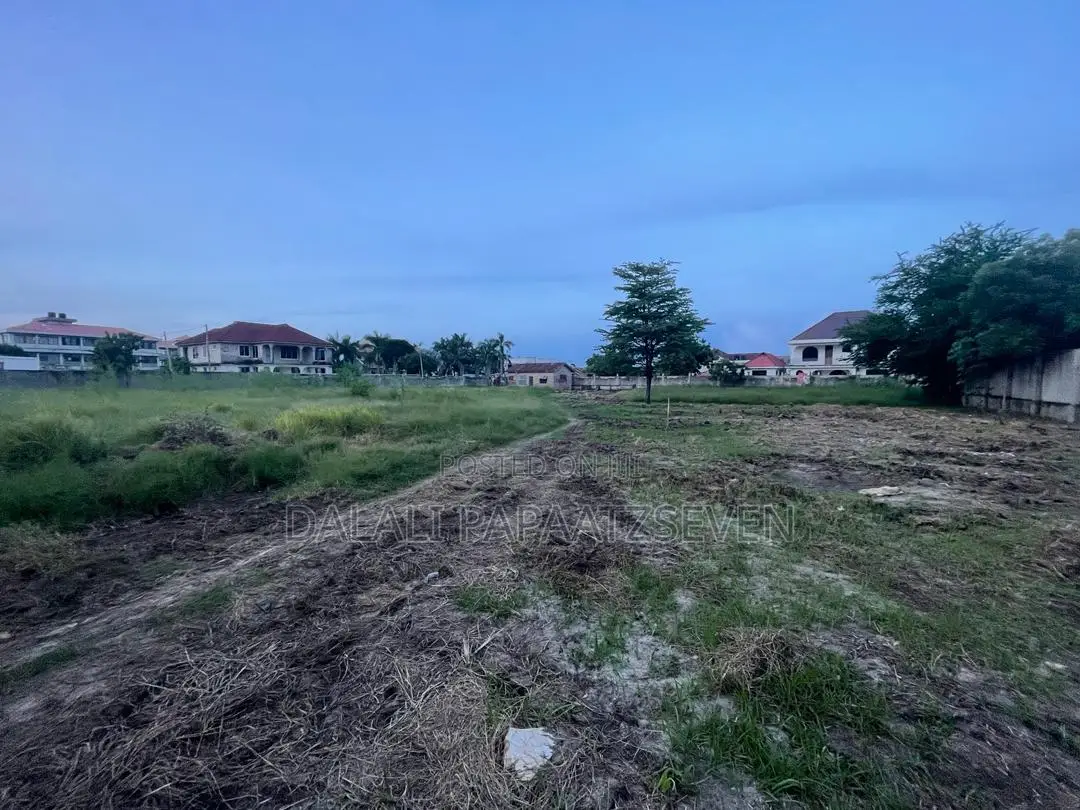 Eneo Lenye Ukubwa Wa SQMT 4900 Linauzwa Lipo Kunduchi Beach