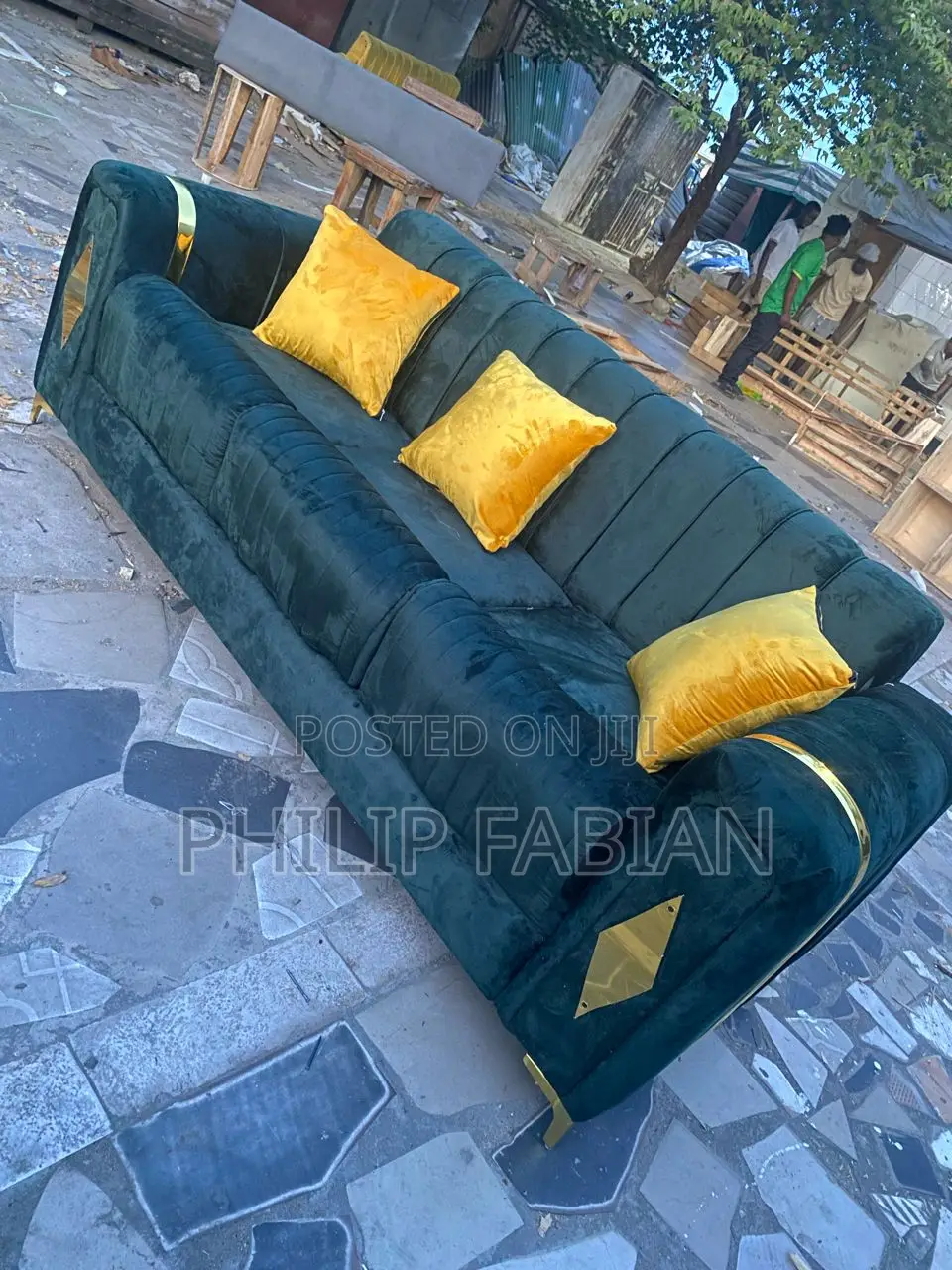Sofa Mpya Kabisa