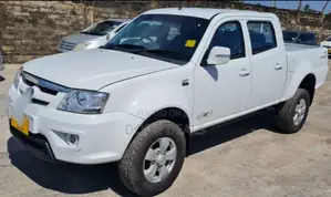 Tata Xenon 2017 White
