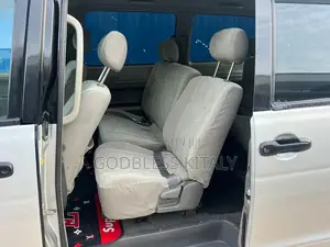 Toyota Noah 2005 Silver