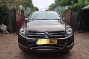 Volkswagen Touareg 2012 Gold