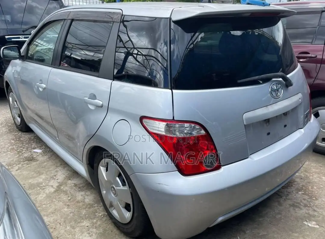 Toyota IST 2006 Silver