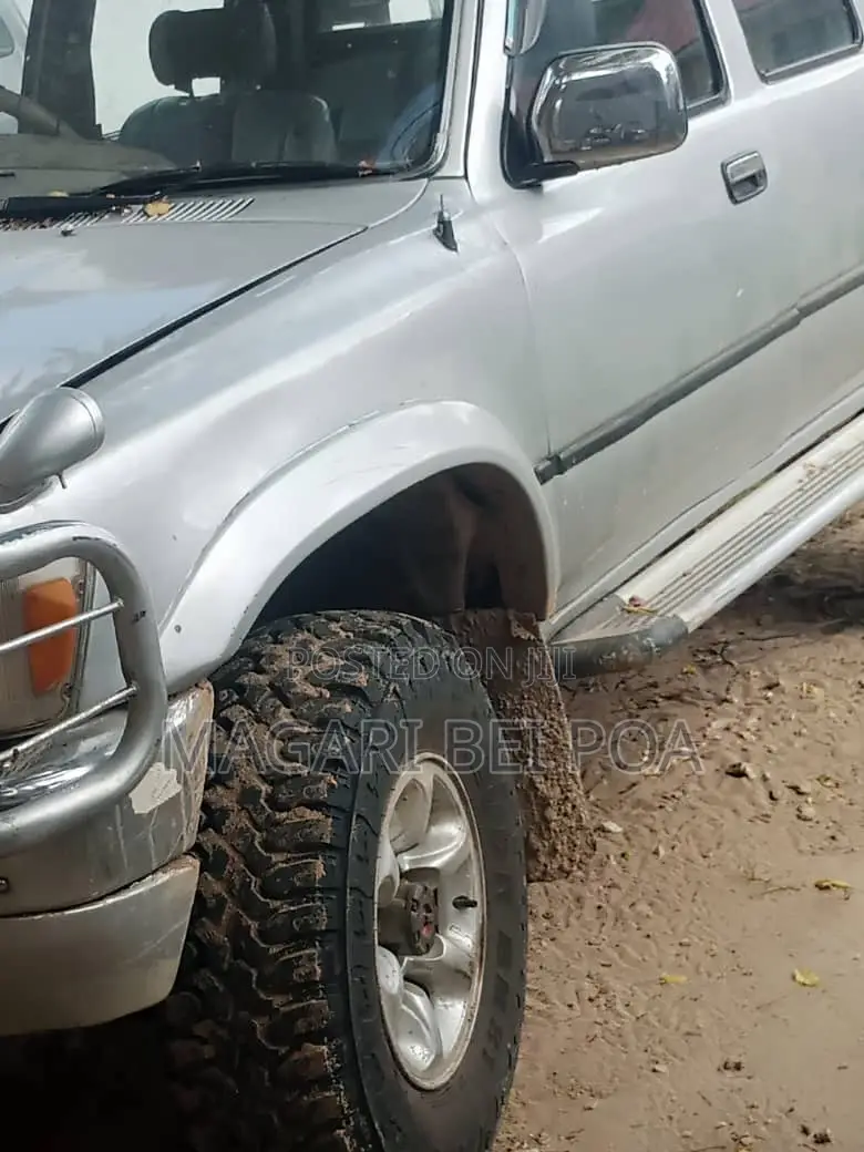 Toyota Hilux 1999 Silver