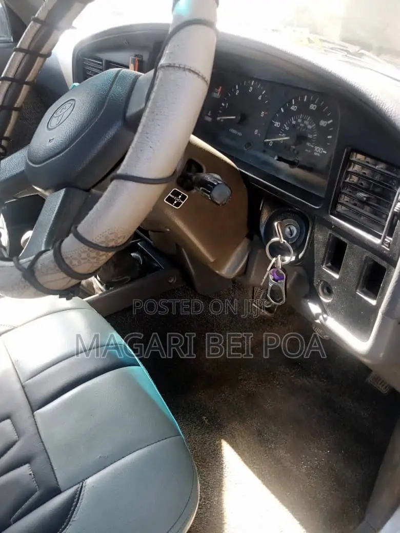 Toyota Hilux 1999 Silver