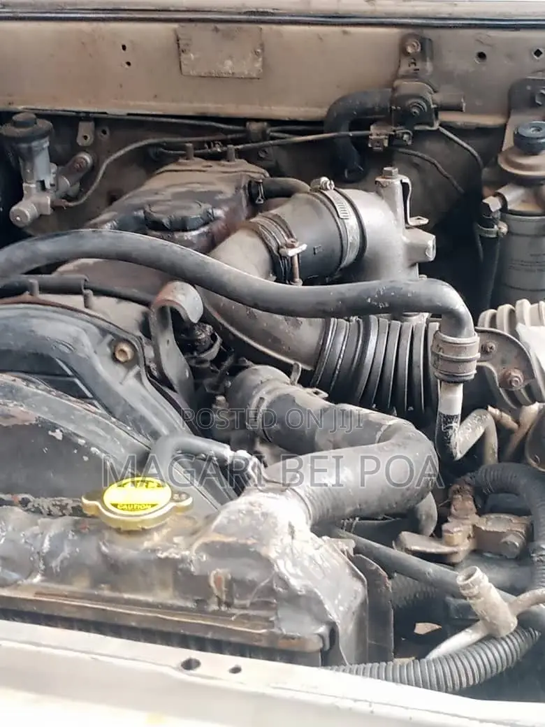 Toyota Hilux 1999 Silver