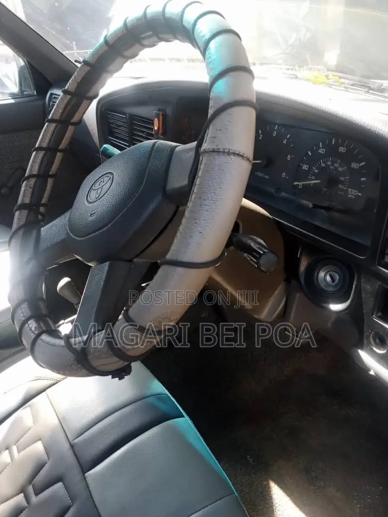 Toyota Hilux 1999 Silver