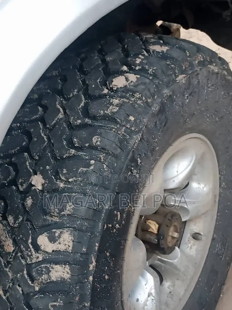 Toyota Hilux 1999 Silver