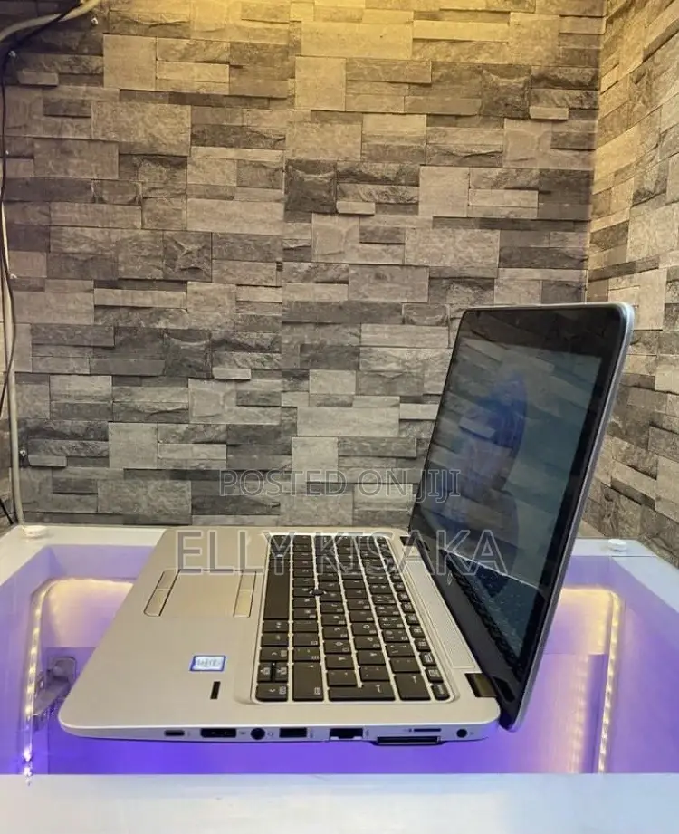 Laptop HP EliteBook 820 G3 8GB Intel Core I5 HDD+SSD 500GB