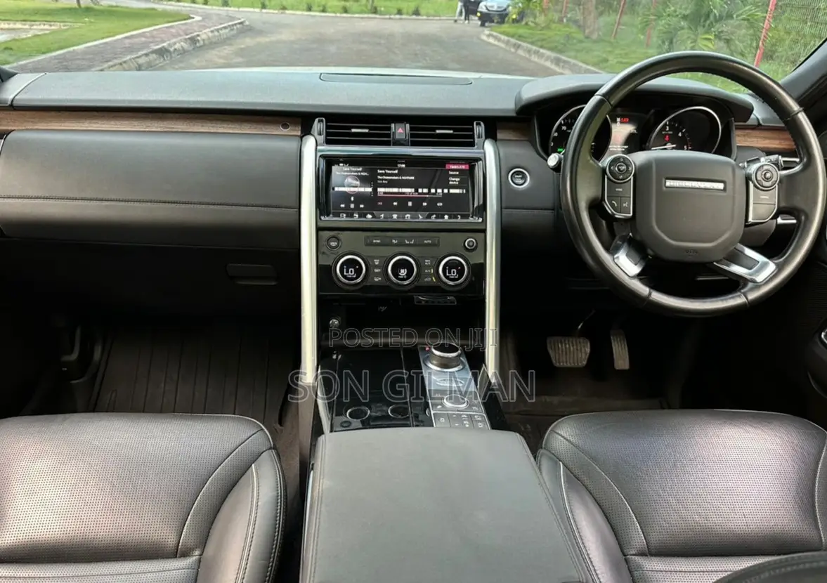 Land Rover Discovery 2018 White
