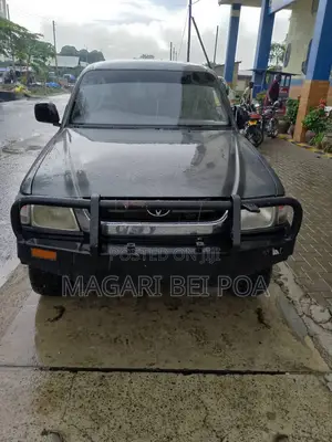Photo - Toyota Hilux 2002 Gray