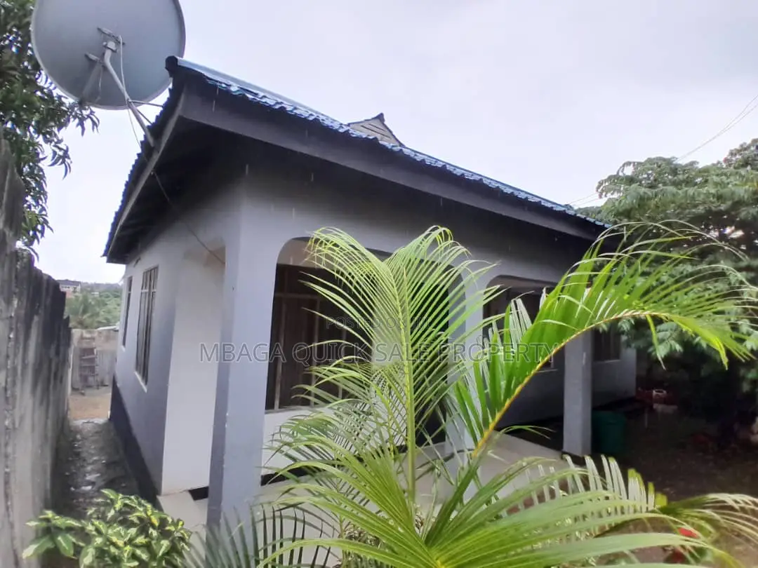 3bdrm House in Goba Center for sale