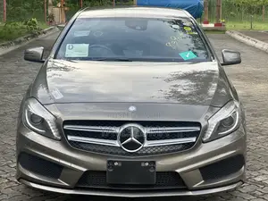 Mercedes-Benz A-Class 2014 Gold