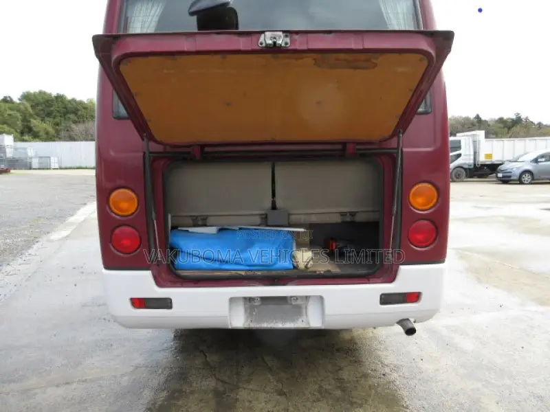 Mitsubishi Fuso Rosa 2002 White