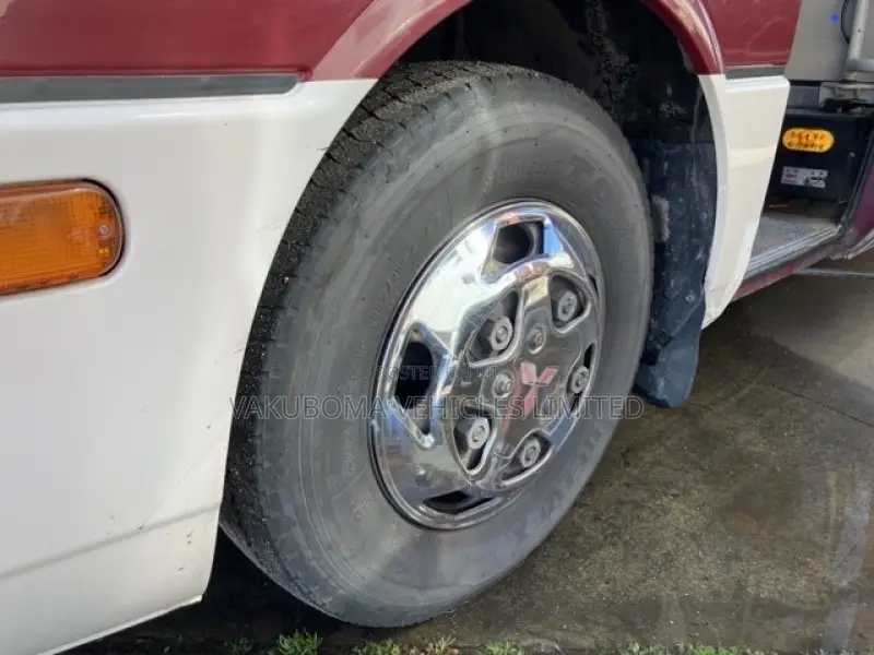 Mitsubishi Fuso Rosa 2002 White