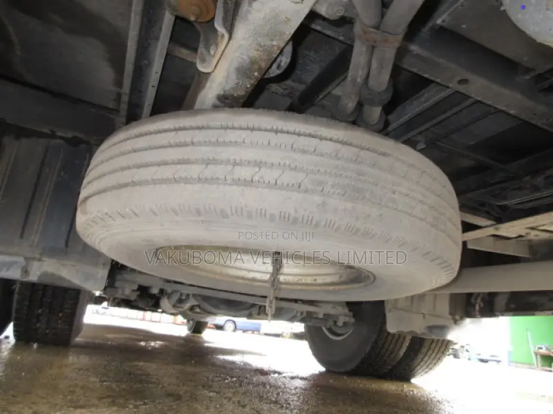 Mitsubishi Fuso Rosa 2002 White
