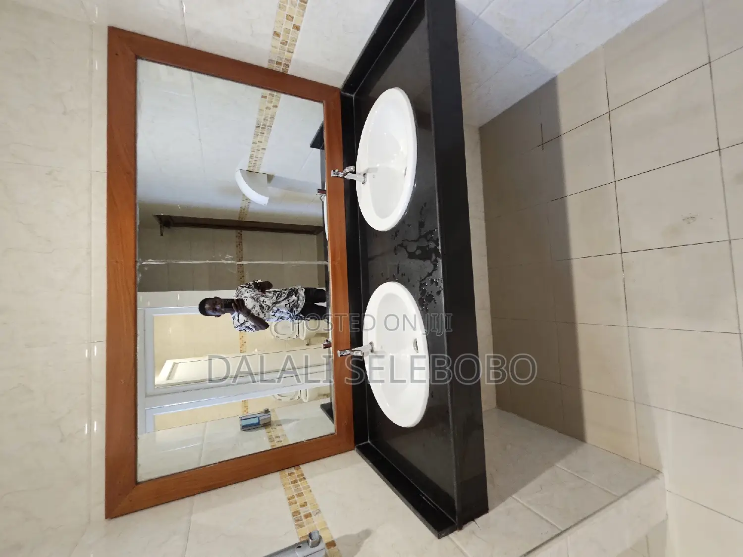 Hall Space Flow 8 at Makumbusho Mini Flat