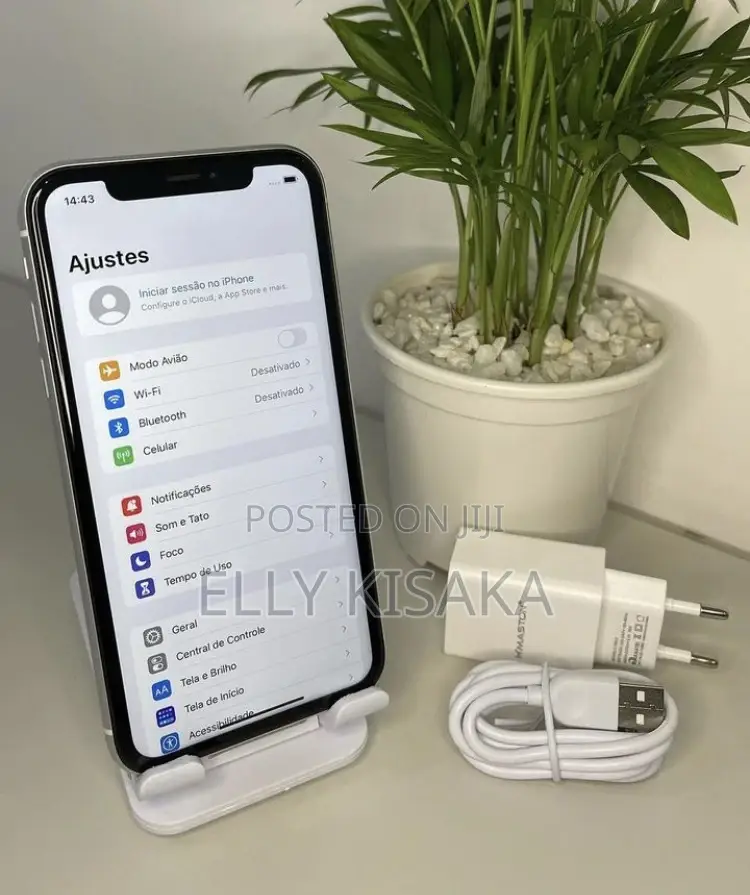 Apple iPhone XR 64 GB White