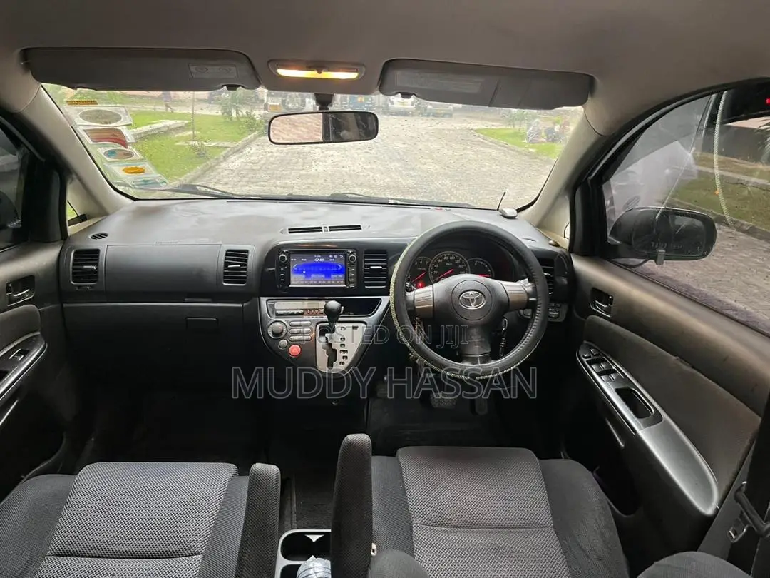 Toyota Wish 2004 Gray