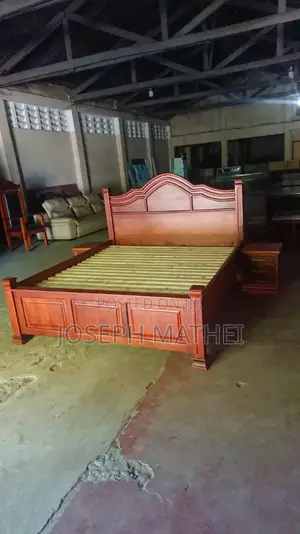 Kitanda Mbao Ngumu.