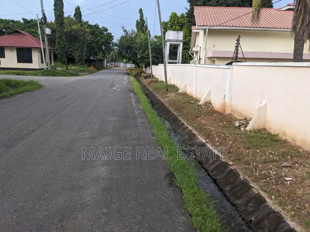 6bdrm House in Mikocheni for rent