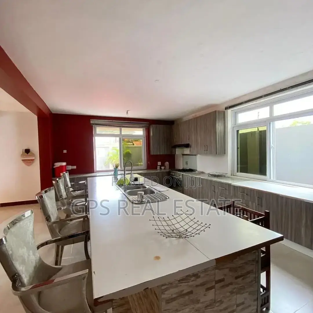 7bdrm House in Mbweni, Kinondoni for sale