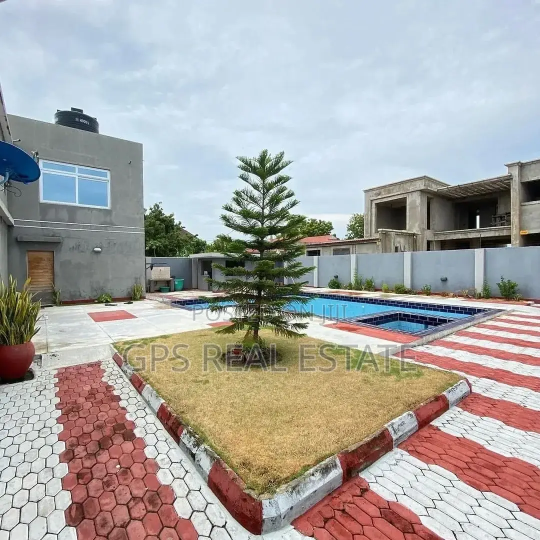 7bdrm House in Mbweni, Kinondoni for sale