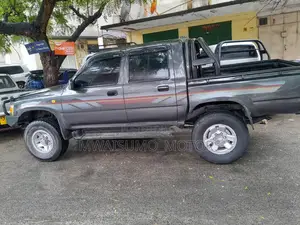 Toyota Hilux 2001 Gray