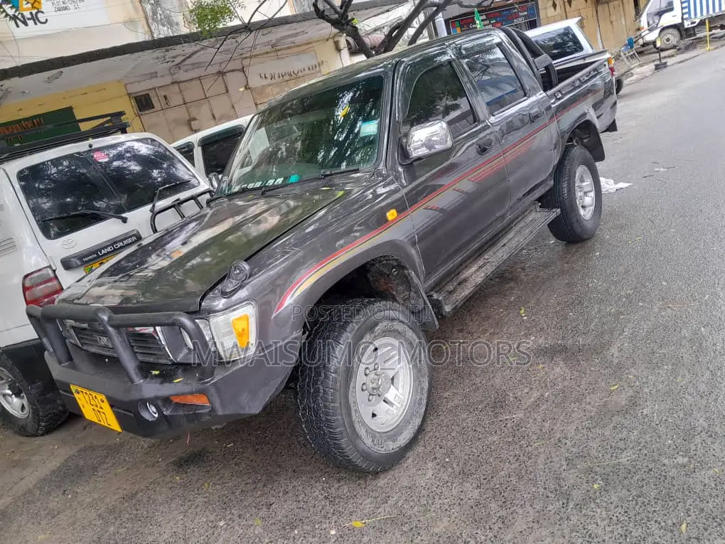 Toyota Hilux 2001 Gray