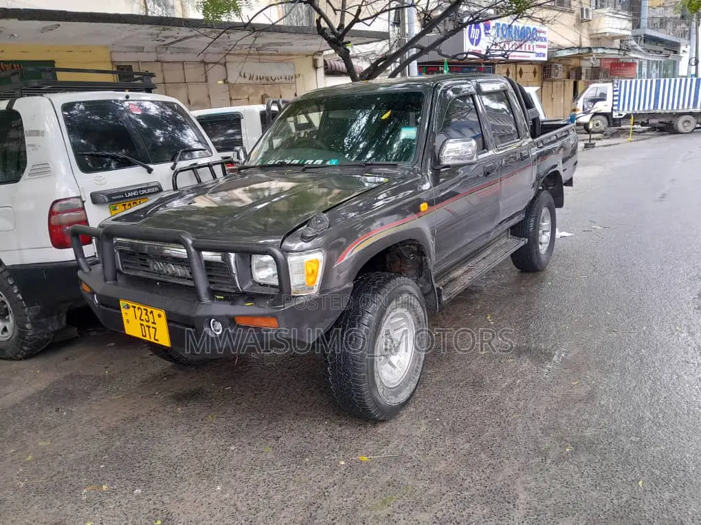 Toyota Hilux 2001 Gray