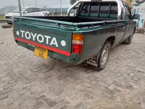 Toyota Hilux 1998 Green