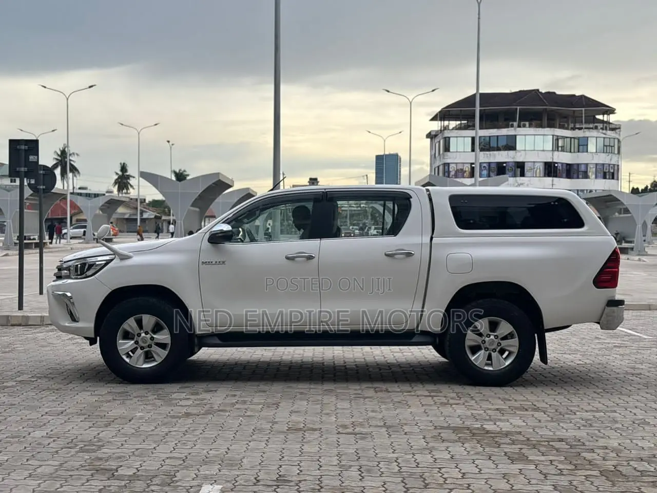 Toyota Hilux 2019 White