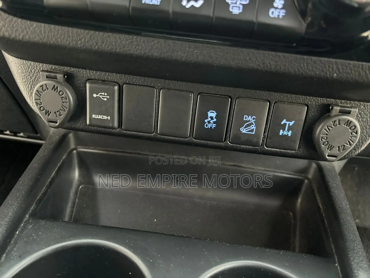 Toyota Hilux 2019 White